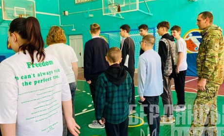 У бердянських школах запрацювали загони окупаційної ЮНАРМІЇ