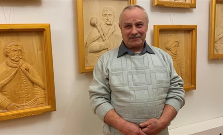 У Переяславі відкрилася виставка різьблених картин Івана Чередніченка