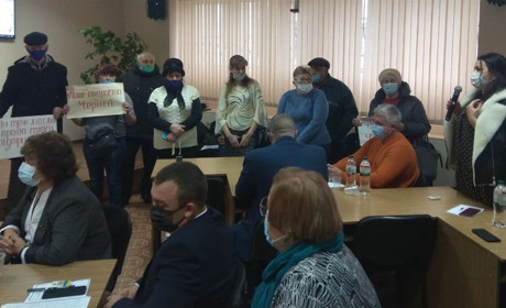 Селяни погрожують заблокувати трасу. Між депутатами та народом напружені стосунки. Сесія №5