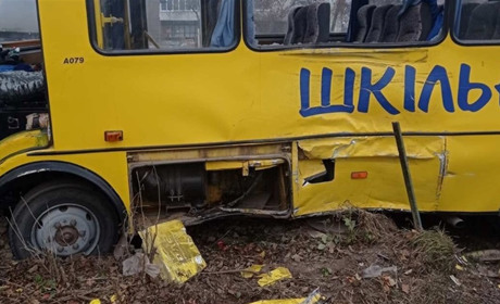 Автобус із школярами потрапив у аварію в селі Бишів Червоноградського району. Постраждали 8 дітей