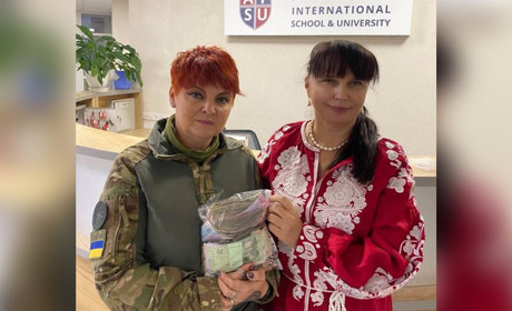 Учні та вчителі приватної школи в Києві передали Інні Марченко майже 65 тисяч гривень для ЗСУ