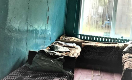 У дірявому взутті та одязі і в неналежних умовах живуть підопічні психоневрологічного інтернату