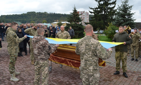 Воїна з Маріуполя похоронили в Чорткові