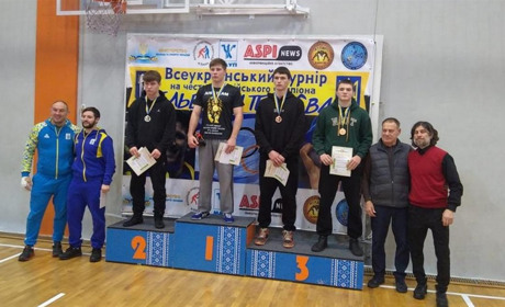 Спортсмены из Измаила поборолись за победу на турнире по вольной борьбе