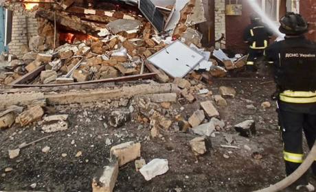 Загарбники вдень обстрілювали Антонівку з артилерії, РСЗВ та дронів, а ввечері скинули бомбу