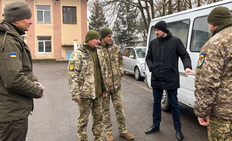 Багатодітний батько з Сарненщини придбав автівку для військових