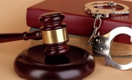 На Шепетівщині чоловіка засудили за ножове поранення знайомої та погрози поліцейським