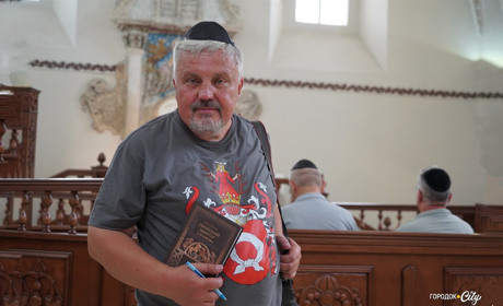Городоцький краєзнавець Дмитро Полюхович видав книгу про єврейський цвинтар Сатанова