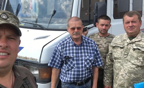 Родина волонтерів з Володимирця передала свій транспорт на ЗСУ