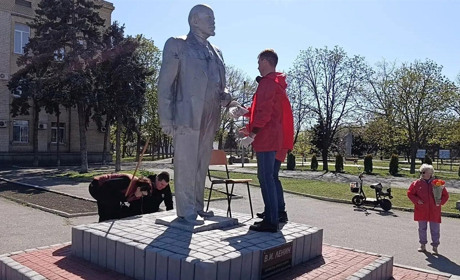 В окупованому Генічеську хочуть знову демонтувати пам’ятник Леніну