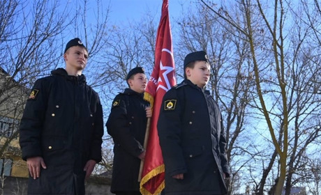 Російські окупанти у Щасливцеве назвали дитячий загін “Юнармії” іменем Стремоусова