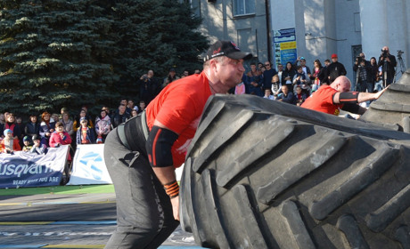 У Покровську відбулись видовищні змагання зі стронгмену