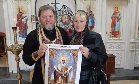 Вчителька з Корюківки Наталія Федоренко вишила і подарувала ікону церкві