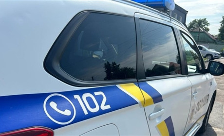 У підозрілого перехожого на Звягельщині поліцейські виявили близько десятка згортків з наркотиками