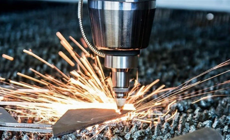 Резка листового металла: какой метод выбрать - лазер или плазму?