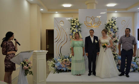 В Біляївці відкрили Будинок культури: в новій залі для урочистостей зареєстрували першу пару молодят