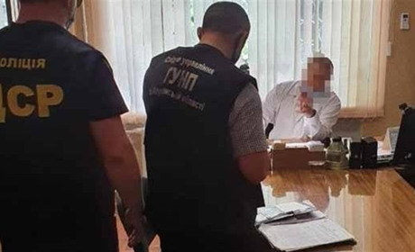 У Генічеську судитимуть за хабарництво колишнього керівника ЦПМСД