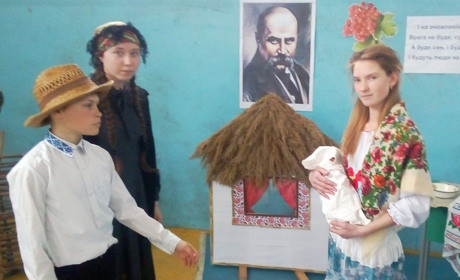 У Самарській школі відзначили 205-річчя Тарасу Шевченку