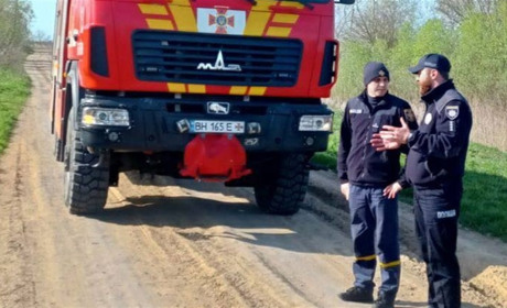 Поліцейський офіцер Біляївської громади помітив пожежу в плавнях і допоміг її загасити
