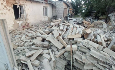 На Херсонщині російські терористи поцілили у житлові будинки, медичний заклад та дитсадочок