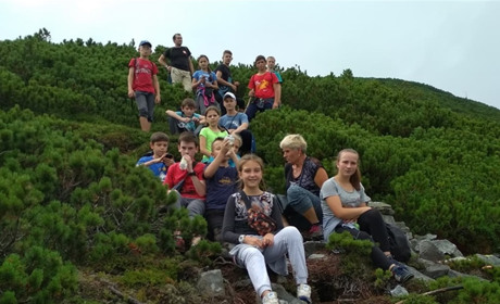 Дети из Торецка покорили вершину в Карпатах