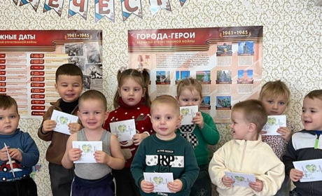 У Таврійську окупанти змушують дітей ясельного віку писати листи російським бойовикам