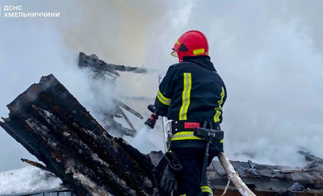 Сьома пожежа з початку року: у Чорниводах через несправну піч ледь не згорів будинок