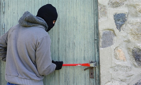 Усатівські правоохоронці арештували іноземця, який обкрадав місцевих жителів