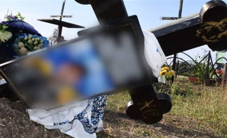 Нічого святого: на Миколаївщині невідомі познущалися над могилами загиблих Захисників України