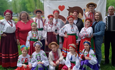 Як у Новограді-Волинському святкували День пам'яті та примирення і День матері: фотозвіт
