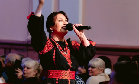 Легендарну пісню "Сину, ангел мій" народна артистка Надія Шестак співала разом з переяславцями ВІДЕО