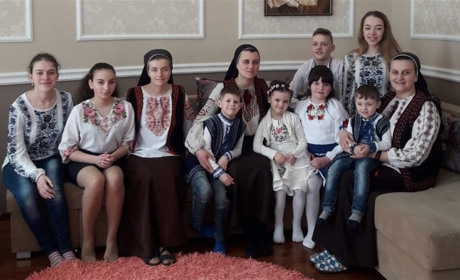  У фотоконкурсі від Чортків.City та магазину  «Вишиванка»  перемогли  діти із сиротинця