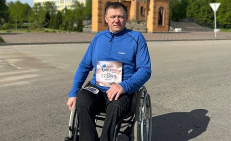Спортсмен-візочник Дмитро Васильцов взяв участь у найбільшому забігу у світі