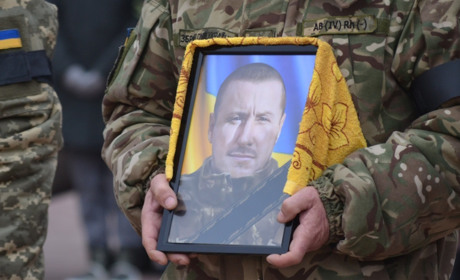 Став до небесного війська: южноукраїнці провели в останню путь Олександра Хрипуна
