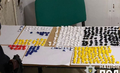 Віз наркотики у Херсон: на блокпосту затримали жителя Миколаєва з «товаром» на 200 тисяч гривень