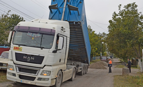 Стартував ремонт вулиці Українського Козацтва: асфальт буде і за переїздом