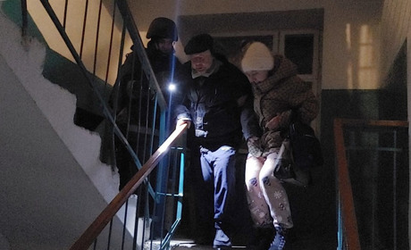 Нічна атака на Шосткинщину: рятувальники евакуювали мешканців багатоповерхівки