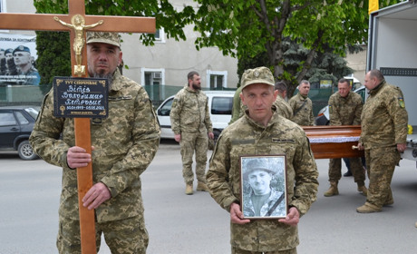 Уже котрий день поспіль – Чортківщина зустріла «на щиті» загиблого воїна Вітіва Володимира