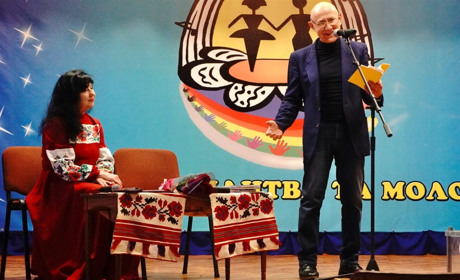 У Переяславі поет провів творчий вечір до 25-річчя від виходу першої збірки та зібрав кошти для ЗСУ