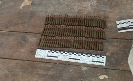 У жителя Херсонщини вдома виявили гранати та набої: він збирав їх на колишніх позиціях окупантів