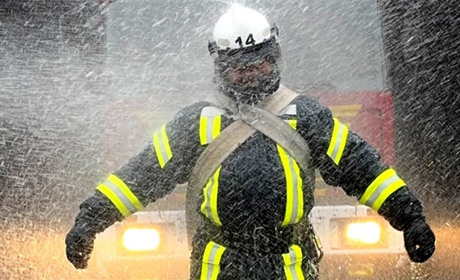 Рятувальники водою і сиренами провели на пенсію колегу з міста Теплодар