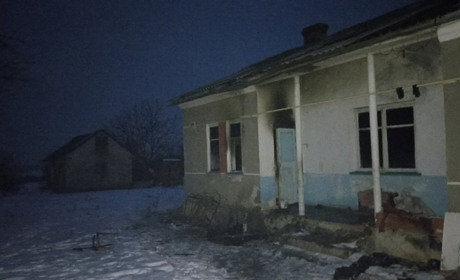 В одному із сіл Городоччини горів житловий будинок. Причина пожежі — необережність під час паління