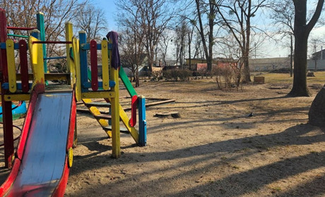 У фастівському парку "Європейський" зрізали металеві атракціони
