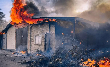 На Переяславщині горіли склад, торфовище і підстилка у лісах, а на авто упав дріт під напругою: ДСНС