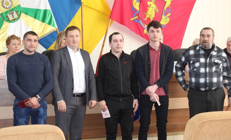 Сергей, Михаил и два Олега получили медали за мужество, проявленное на пожаре