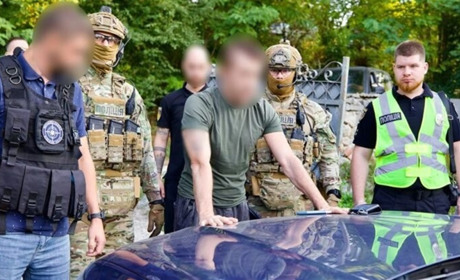 Підозрюваного у розбещенні учениць директора хмельницького мовного центру взято під варту