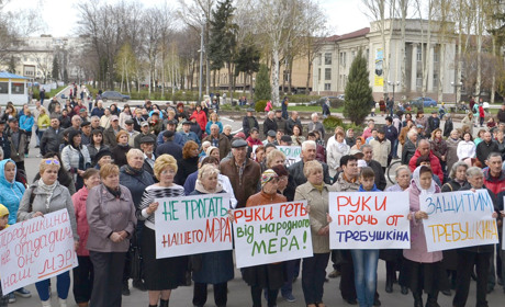 Громадськість Покровська вийшла на мітинг у підтримку мера Руслана Требушкіна 