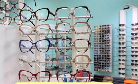 У Жовтих Водах працює магазин "Svit optics". Тут великий асортимент, найстильніші та якісні окуляри