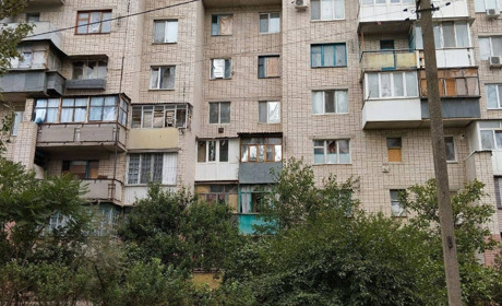 Ворог з ночі атакує Херсонщину, наразі відомо про 4 поранених жінок