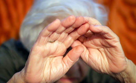 Пошел с ножом и шокером грабить пенсионерку